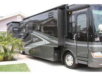 Travel in Style! 40 ft of Luxury!