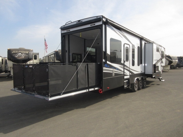 2018 44 Ft Voltage 4005 Toyhauler Rvplusyou