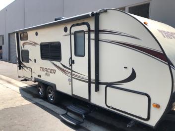 2017 Tracer Air trailer - Great family trailer w/ murphy bed and bunks
