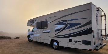 24 foot Coachman sleeps 6 ready for your next camping adventure!