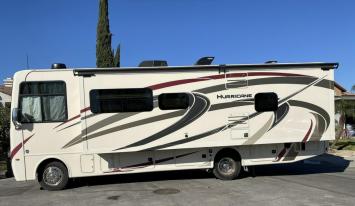 [31] Stress Free RVs - 2018 XL - Class A - Hurricane - Glamping