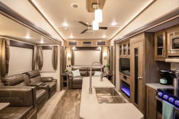 *Luxury* 3-Bedroom Home on Wheels - Beach Front!